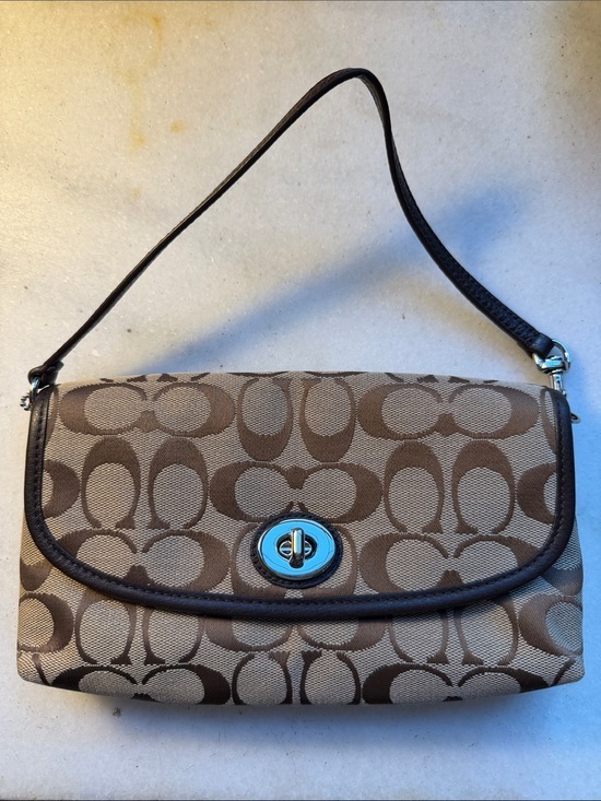 Coach Handbags - Coach Turn-lock Mini/Wristlet
